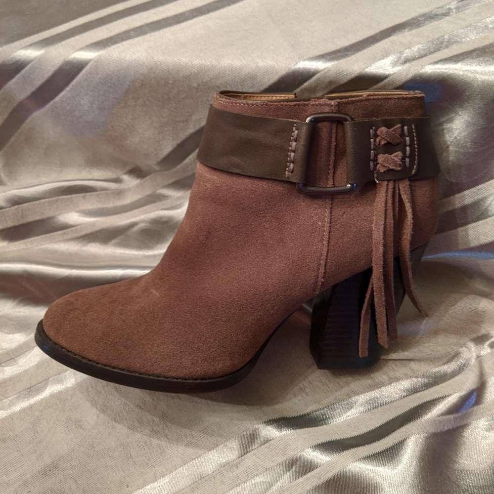 Kensie tan fringe suede booties 8.5